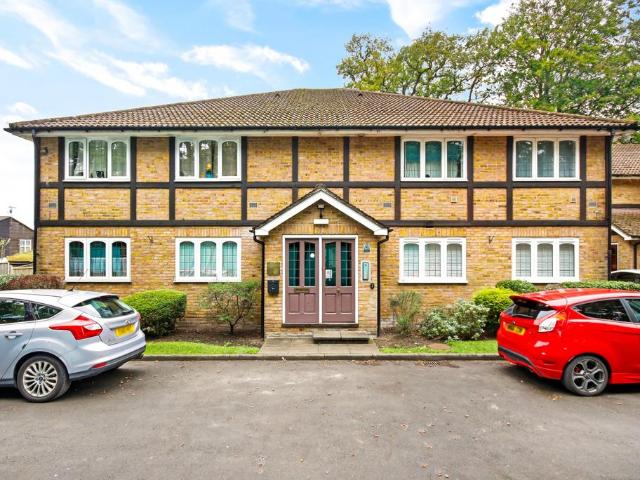 Flat for sale in Easthampstead, Bracknell