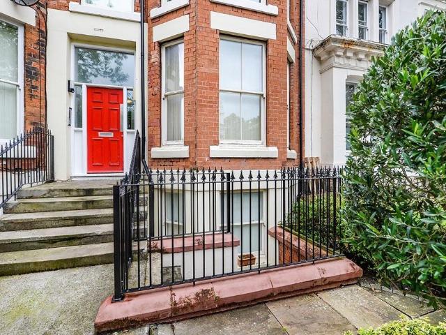 Flat for sale in Calderstones