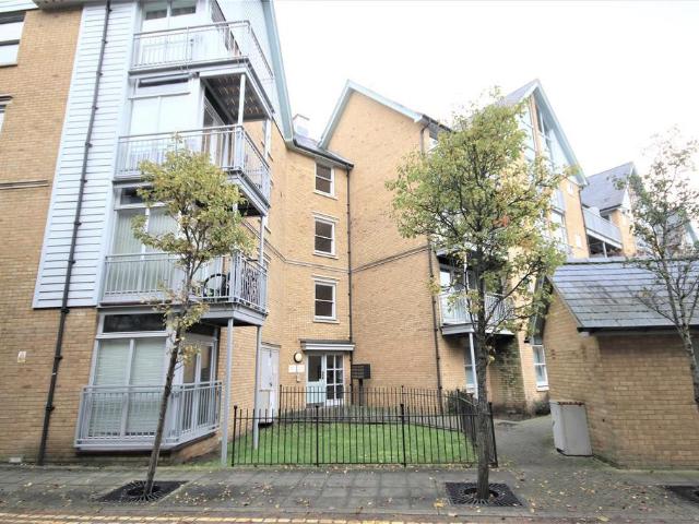 Flat for sale in Wincheap, The Bridge