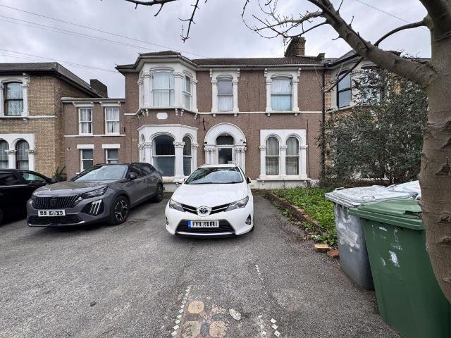 Flat for sale in Forest Gate, Greater London