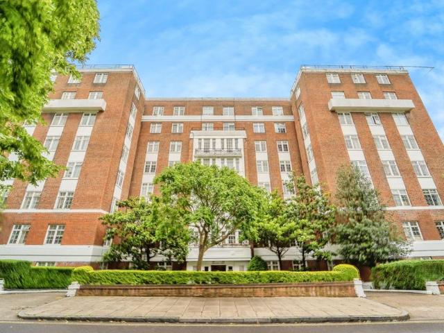 Flat for sale in St. John's Wood, Greater London