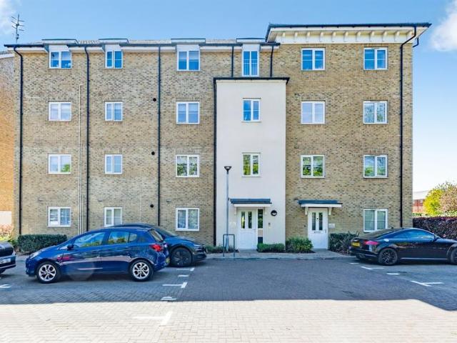 Flat for sale in Kingswood, North Watford