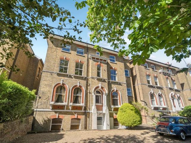 Flat for sale in Blackheath Royal Standard, Greater London