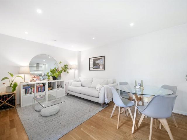 Flat for sale in Putney, Greater London