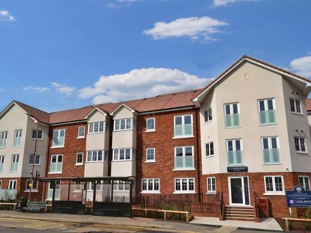 Flat for sale in Canvey Island