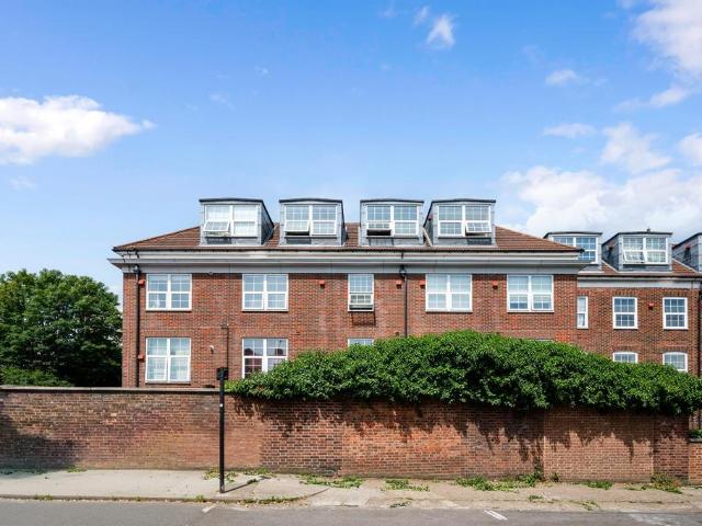 Flat for sale in London Borough of Hounslow, Isle Of Man
