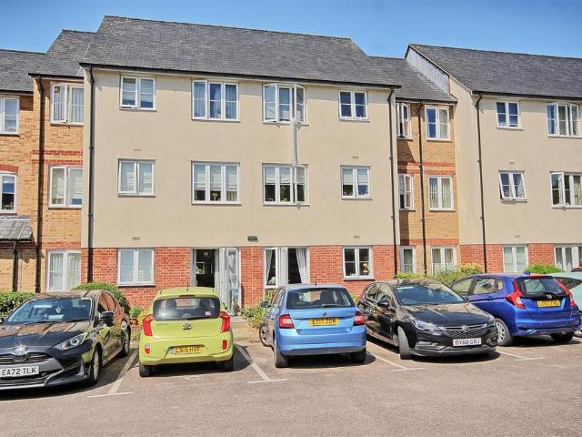 Flat for sale in Kings Hill, Colliers End
