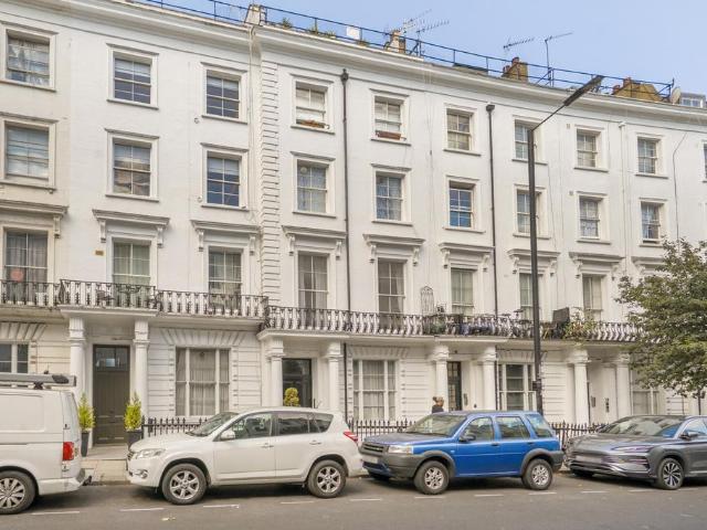 Flat for sale in Bayswater, Greater London