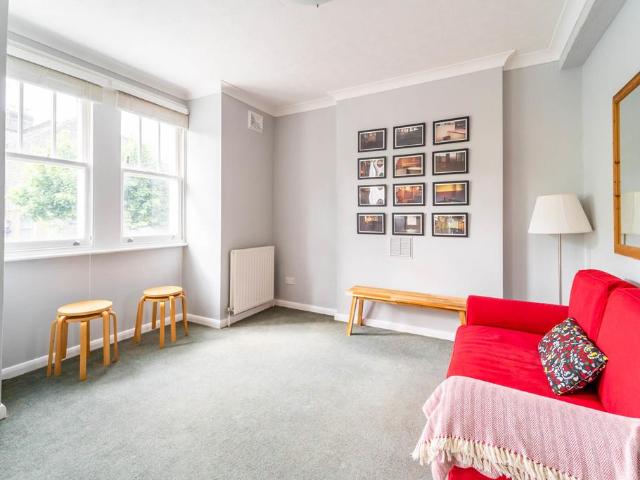 Flat for sale in Crouch End, Greater London