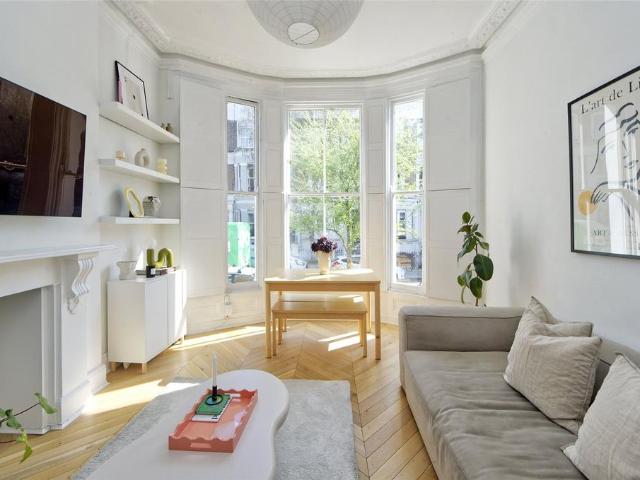 Flat for sale in North Kensington, Greater London