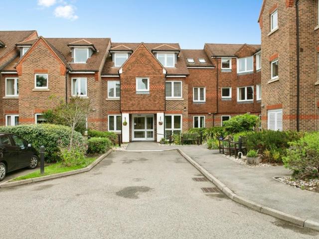 Flat for sale in Red Hill, Surrey