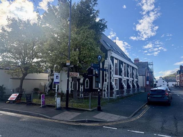 Flat for sale in Beaumaris