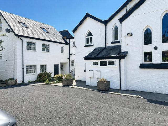 Flat for sale in Handforth