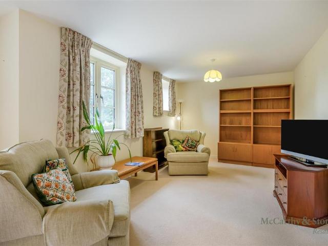 Flat for sale in Tetbury, Fossebridge