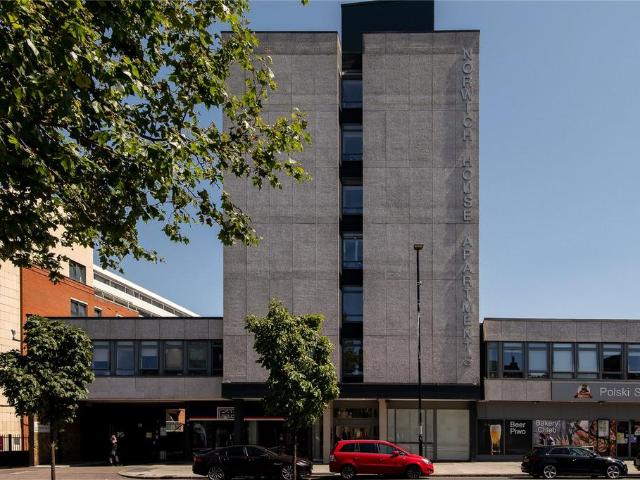 Flat for sale in London Borough of Lambeth, Greater London