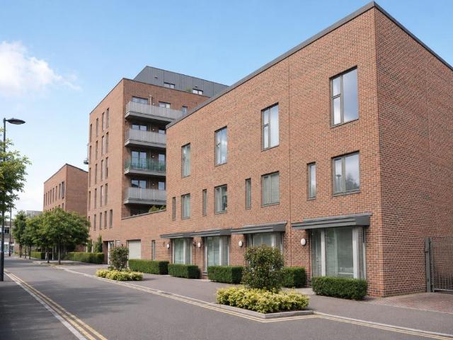Flat for sale in Canning Town, Greater London
