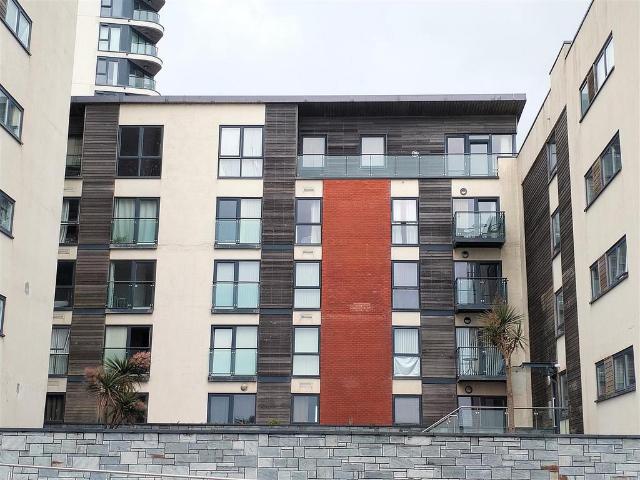 Flat for sale in Nangreaves, Wales