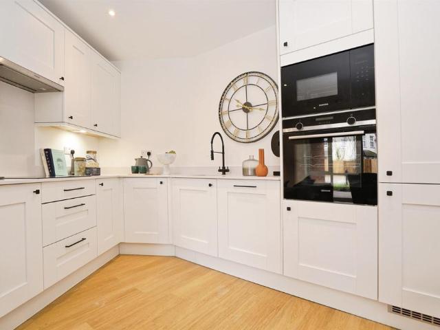 Flat for sale in St Albans, Five Acres