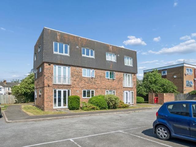 Flat for sale in Slough