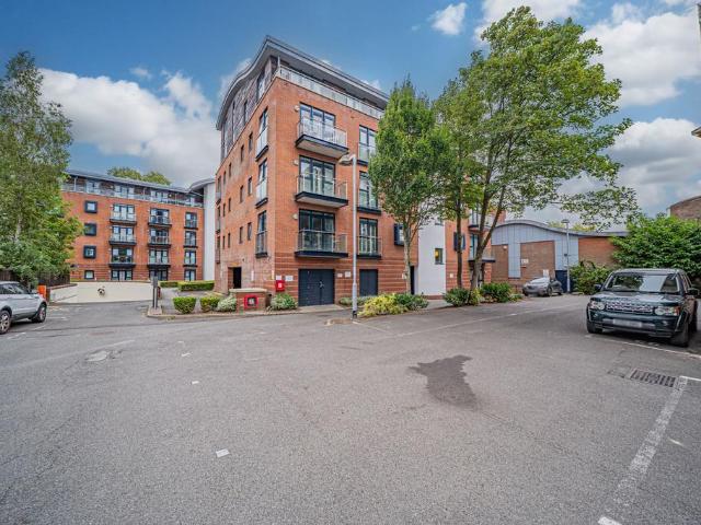 Flat for sale in Elmdon, West Midlands