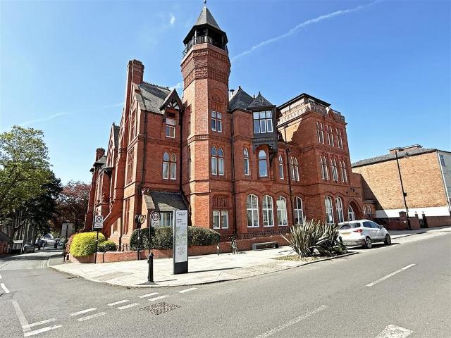 Flat for sale in Frankwell