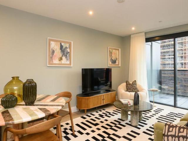 Flat for sale in London Borough of Tower Hamlets, Greater London