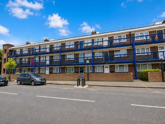 Flat for sale in Leytonstone, Greater London