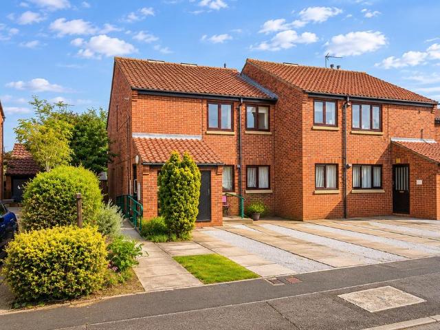 Flat for sale in Heslington, York