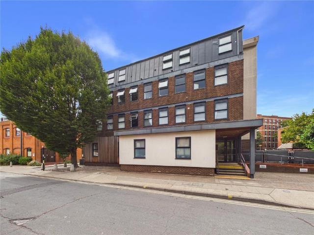 Flat for sale in Key Street, Suffolk
