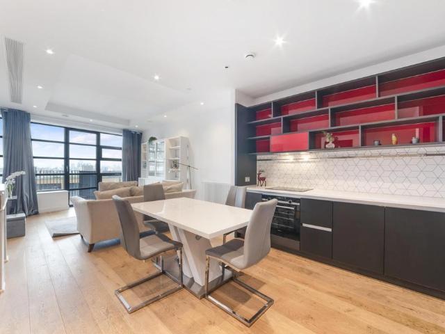 Flat for sale in London City Island, Greater London