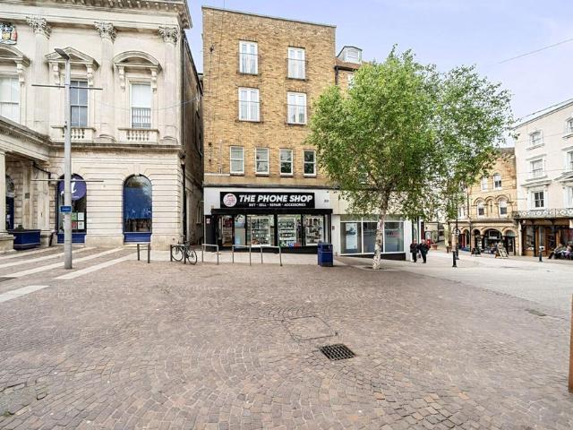 Flat for sale in Folkestone
