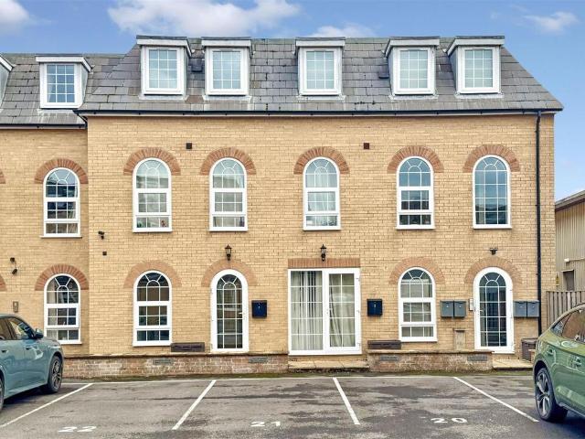 Flat for sale in Chesterton, Fossebridge
