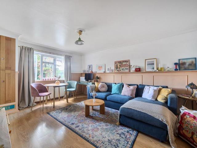 Flat for sale in Burnt Ash Green, Greater London