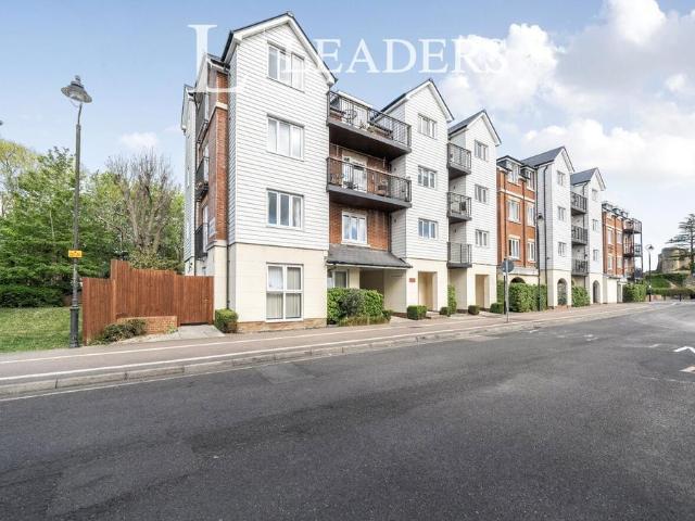 Flat for sale in Brook Street, Bourne Vale