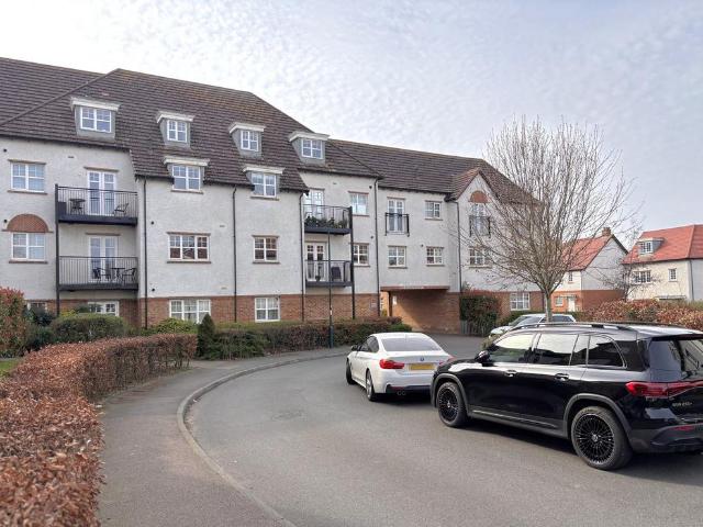 Flat for sale in Jackmans Estate, Letchworth