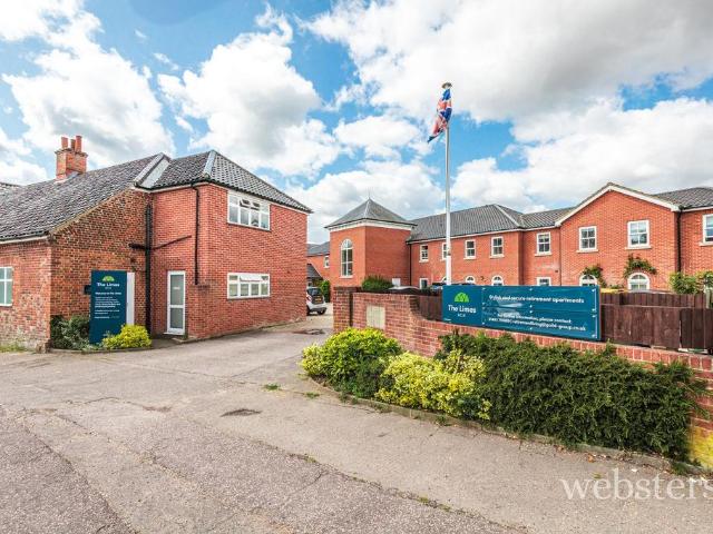 Flat for sale in Acle, Crostwick