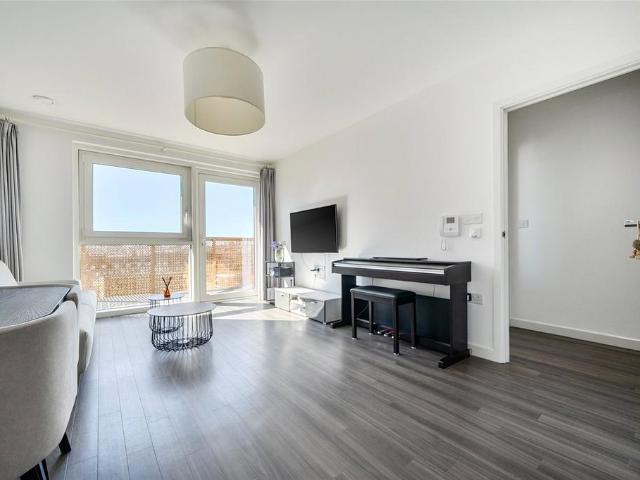 Flat for sale in London Borough of Lewisham, Greater London