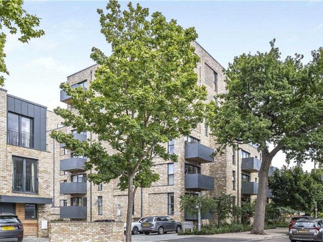 Flat for sale in Southfields, Greater London