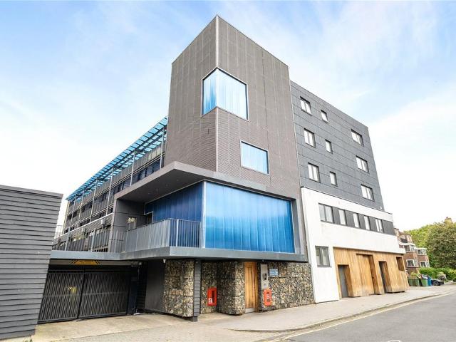 Flat for sale in Walworth, Greater London