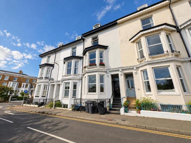 Flat for sale in Middle Deal, Dover
