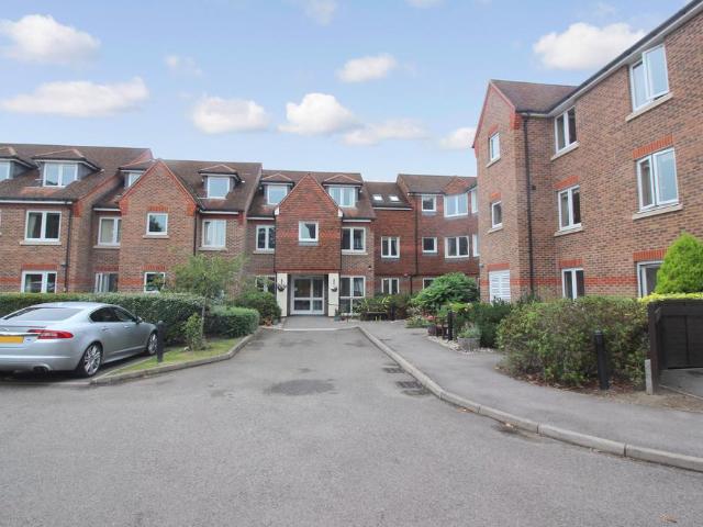 Flat for sale in Red Hill, Surrey