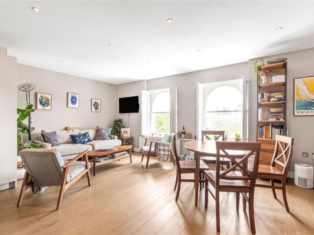 Flat for sale in Brompton, Greater London