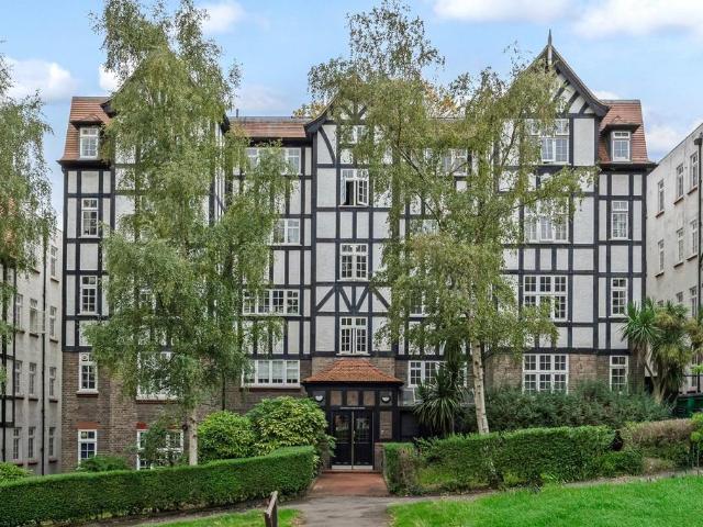 Flat for sale in Highgate, Greater London