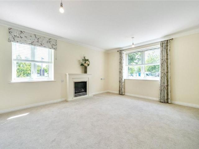 Flat for sale in Berrick Salome, Oxfordshire