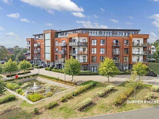 Flat for sale in Harold Wood, Greater London
