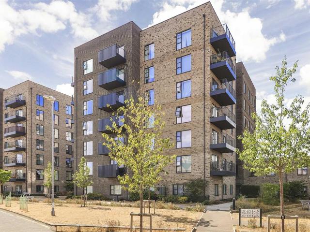 Flat for sale in Arbury, Cambridgeshire