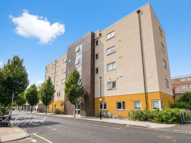 Flat for sale in Mile End, Greater London