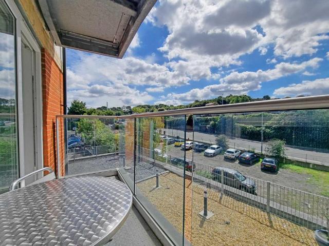Flat for sale in Maidenhall, Key Street