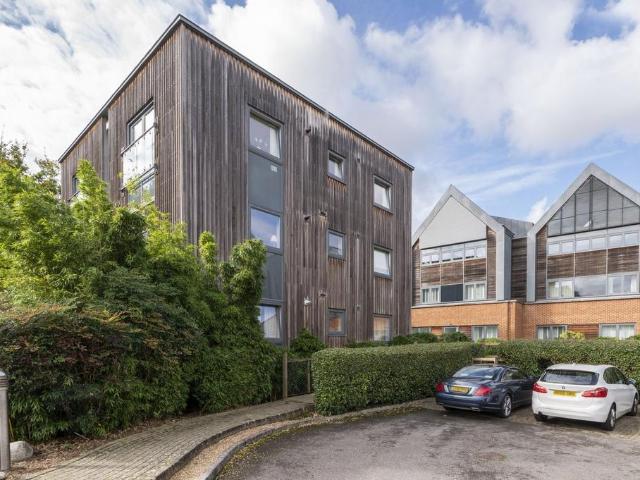 Flat for sale in Weybridge, Elmbridge