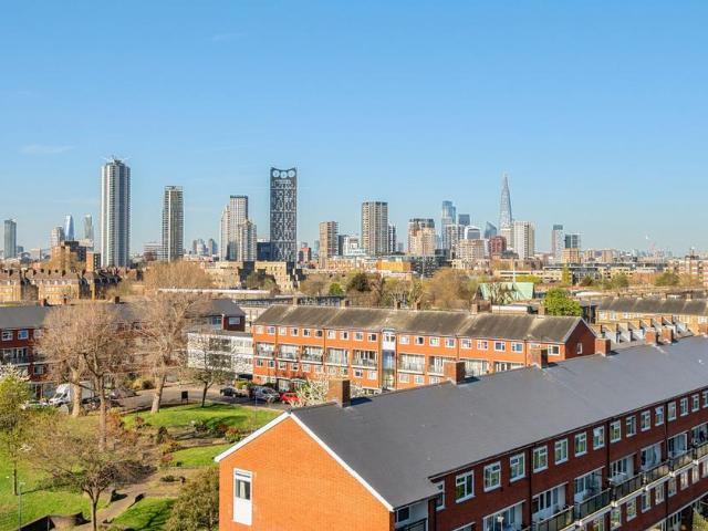 Flat for sale in Elephant and Castle, Greater London